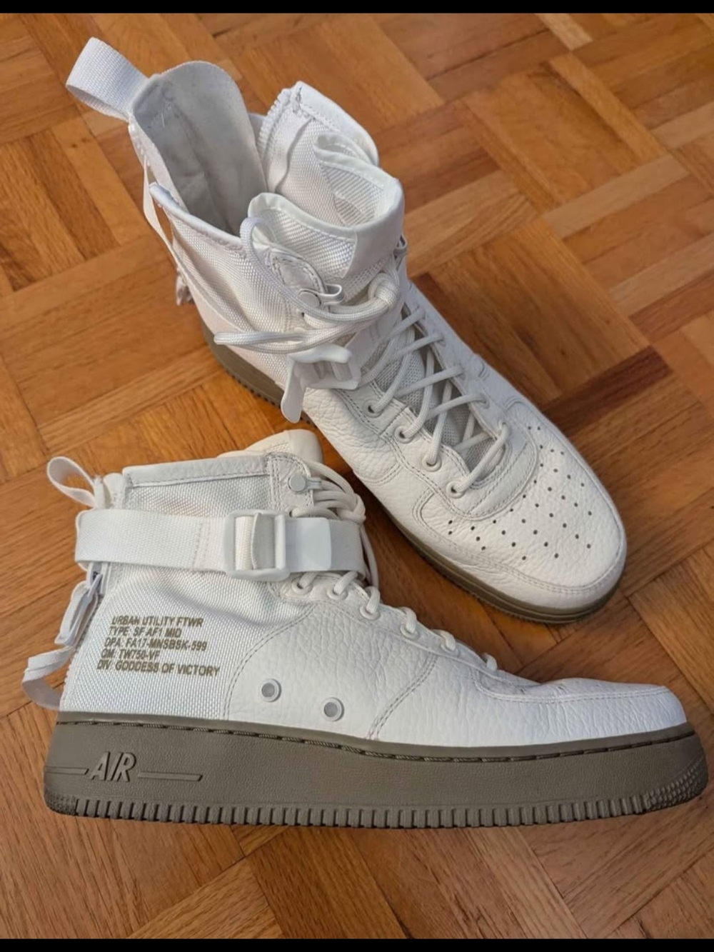Nike SF AF1 Mid-Rise Shoes